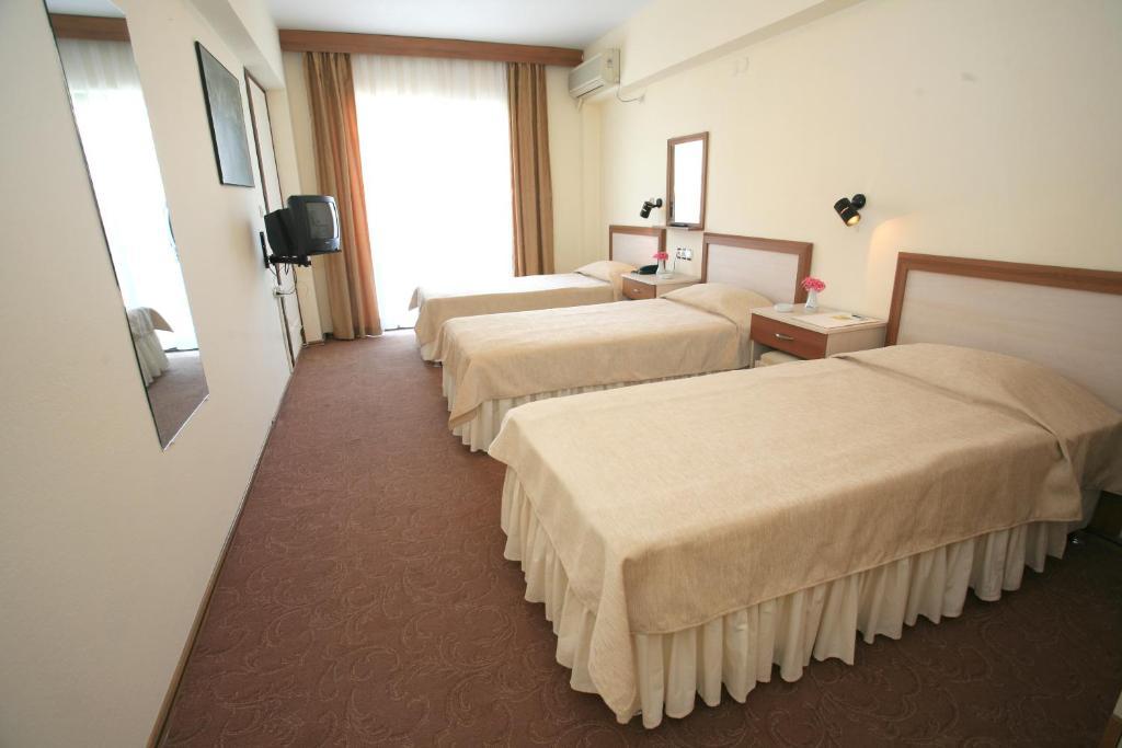 Saturn Hotel 쿠사다시 객실 사진